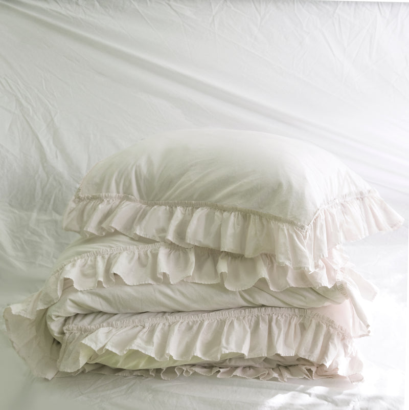 1 Unit- Clementine Tatter Ruffle Full / Queen Duvet -Creme